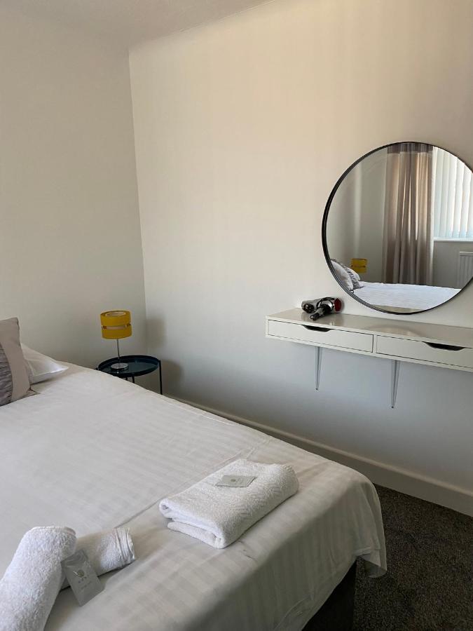 M&J Apartment แบล็คพูล ภายนอก รูปภาพ